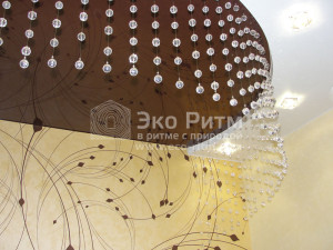 Нити над кроватью полукругом