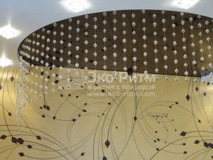 Нити над кроватью полукругом